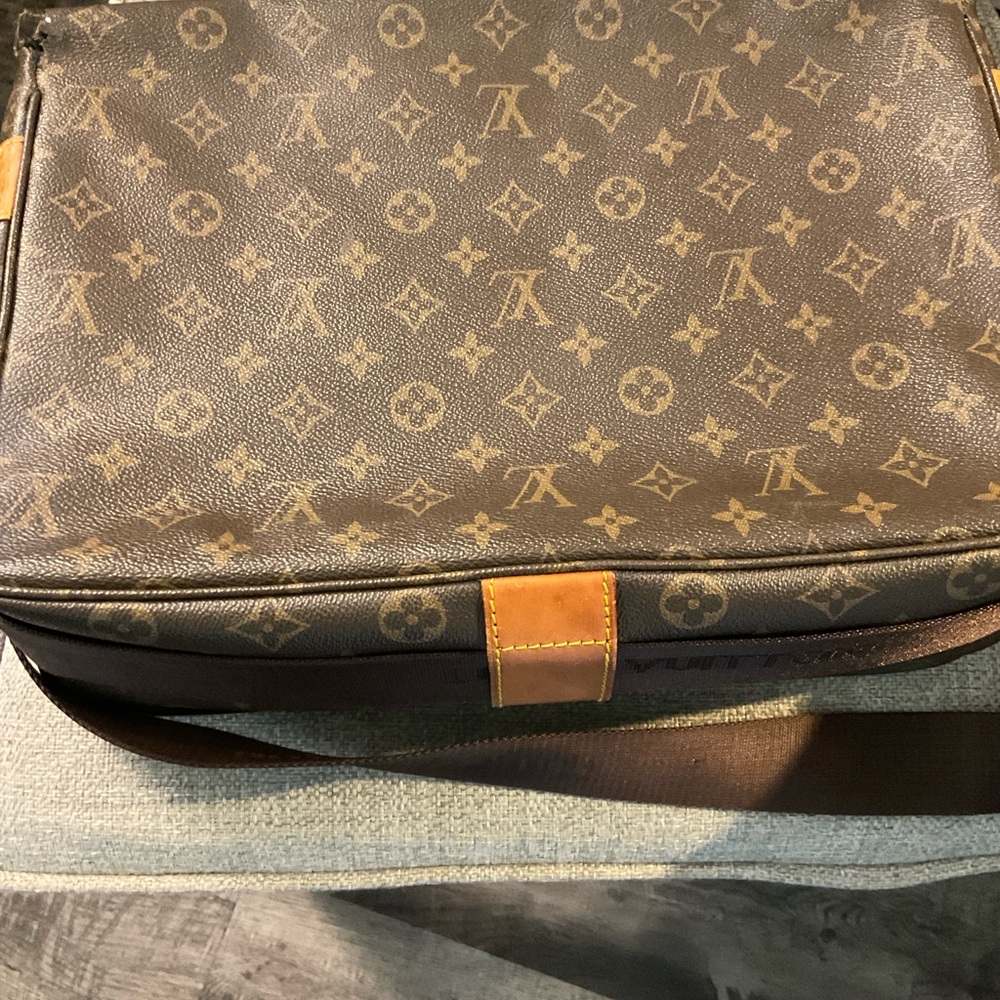 Louis Vuitton Monogram Canvas Messenger Bag - Picture 5 of 7